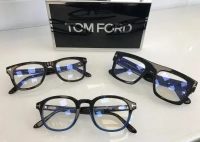 Complimentary Glasses Service in Deeside